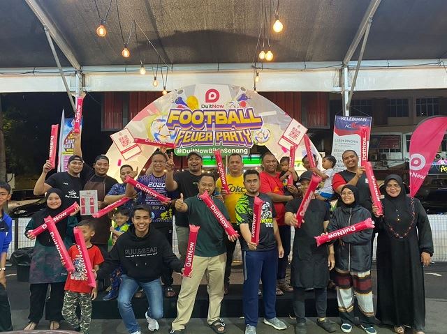 pengunjung acara football fever party duitnow