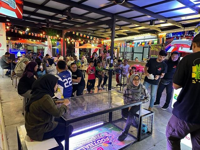 meriah kedai makan football party duitnow