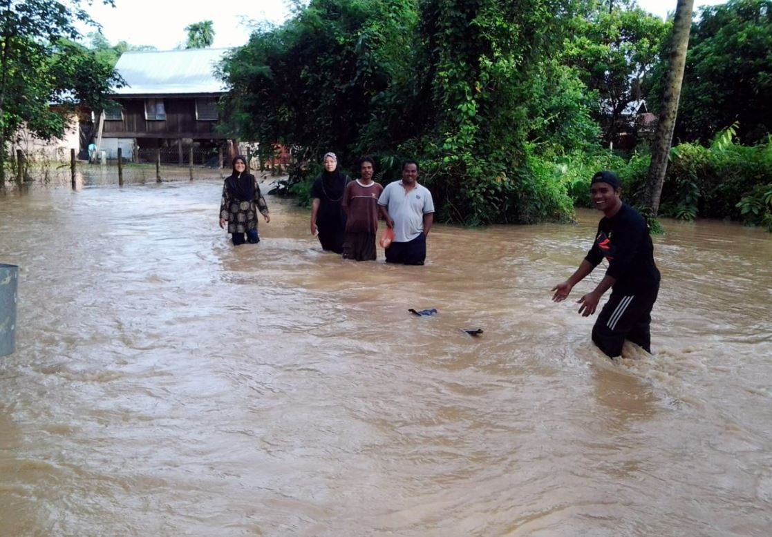 more victims evacuated as flood in kelantan, terengganu and perak worsens