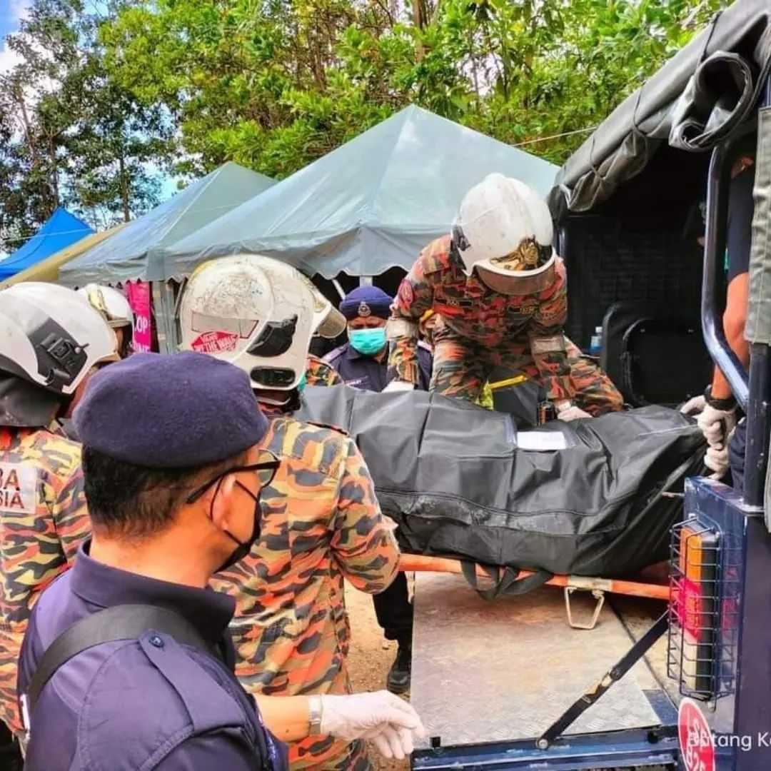 tanah runtuh: mangsa ke-26 ditemui berpelukan dengan anjing peliharaannya