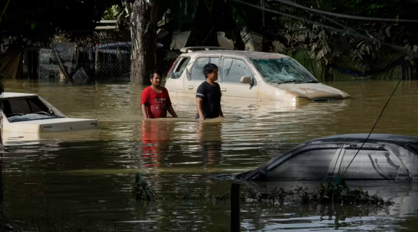terengganu and kelantan continue to be the two states most severely affected by the floods