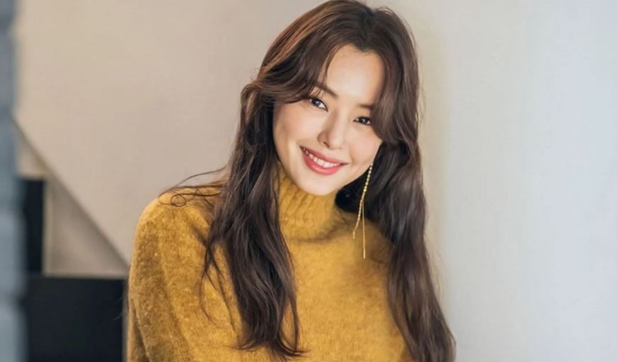 south korean actress, honey lee said she says she gave birth shortly after dancing to bts’ “dynamite”