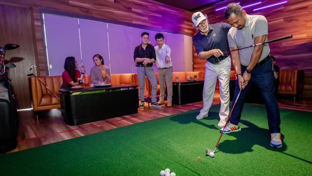 Sukan golf indoor untuk beginner di Golf Arena