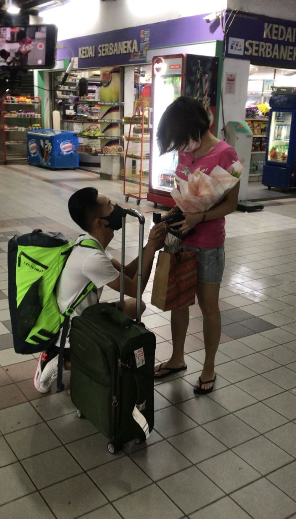 malaysian who arrives in johor propose to girlfriend after 655 days apart