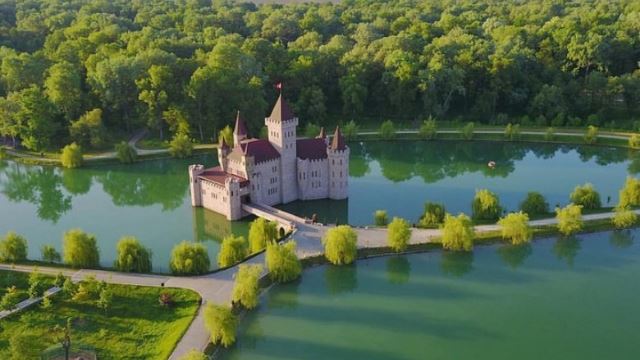 ketahui kewujudan istana yang dibina di tengah-tengah tasik rusia ini