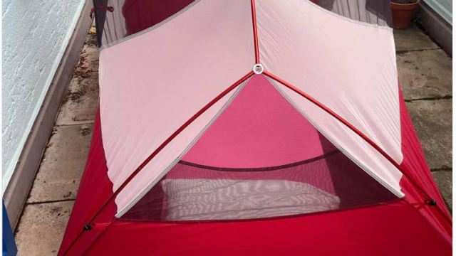 wanita sewakan khemah di balkoni rumah kepada orang ramai pada harga rm2k sebulan