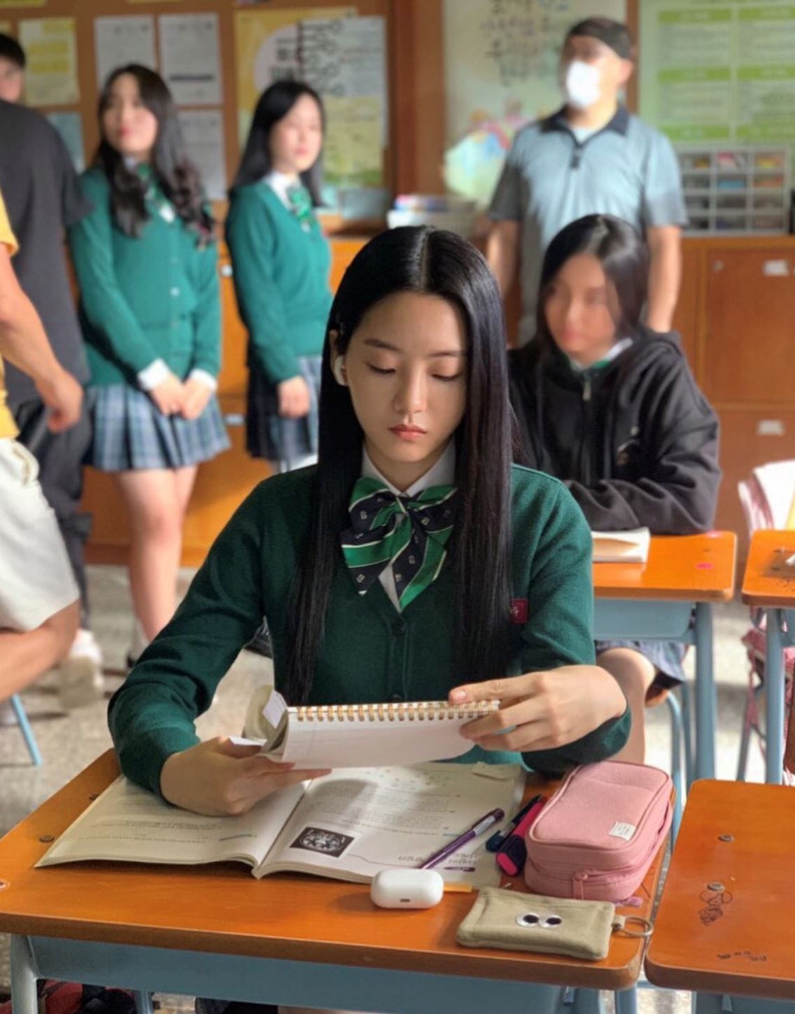 《僵尸校园》「最美班长」赵怡贤❗️ig追踪从26万暴涨至270万🔥