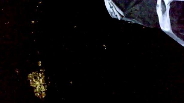 objek aneh terapung dikatakan alien atau mungkin najis angkasawan?