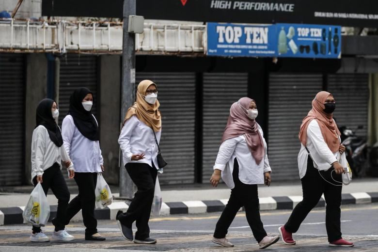 malaysia hit by omicron wave, new daily cases will reach 15,000 says health minister