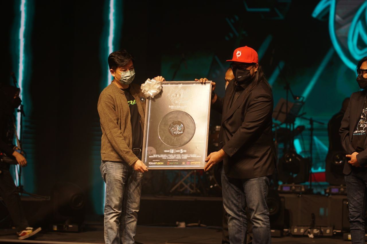 shiha zikir buat kejutan, nyanyi dua buah lagu belum dilancarkan - “siap rap sekali ada elemen tradisional fushion”