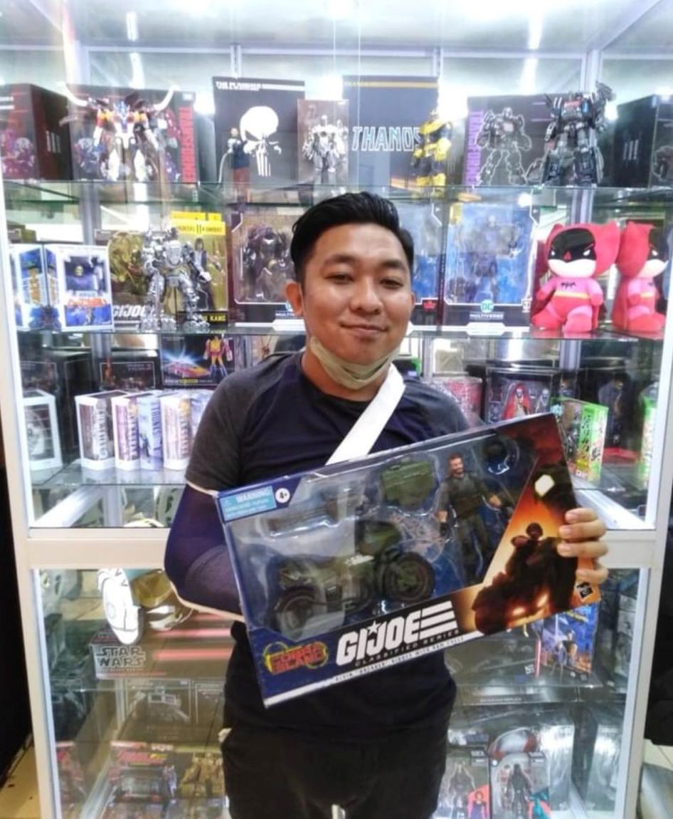 “thank you buy for me” m’sians come together to defend man whose wife caught him buying g.i. joe toy
