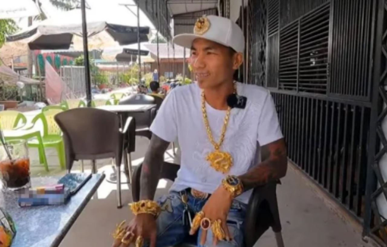 lelaki obses barang kemas sanggup pakai lebih 2kg emas tiap hari