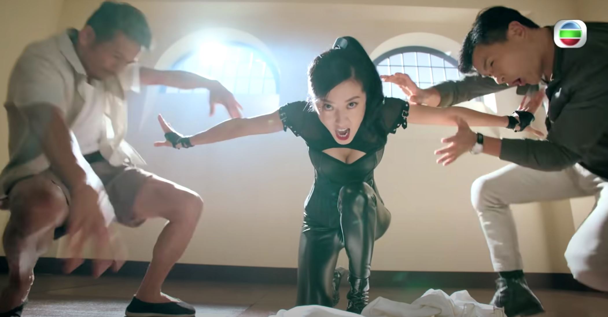 《铁拳英雄》唐诗咏「失控」一个打十个❗️网友封她为女杀神🔥