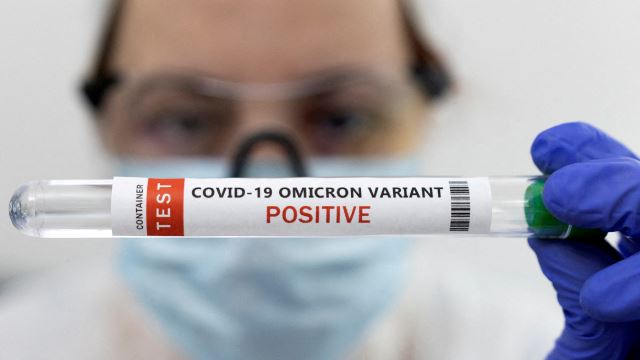 pakar beri amaran, varian omicron mampu hidup selama 8 hari di permukaan plastik