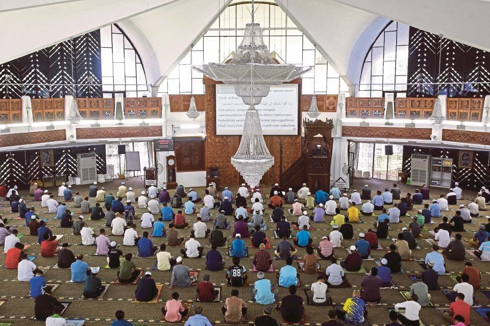 jemaah di selangor wajib lengkap 2 dos vaksin, penggalak sebelum hadir solat jumaat - “langkah dibuat ikut situasi semasa covid-19”