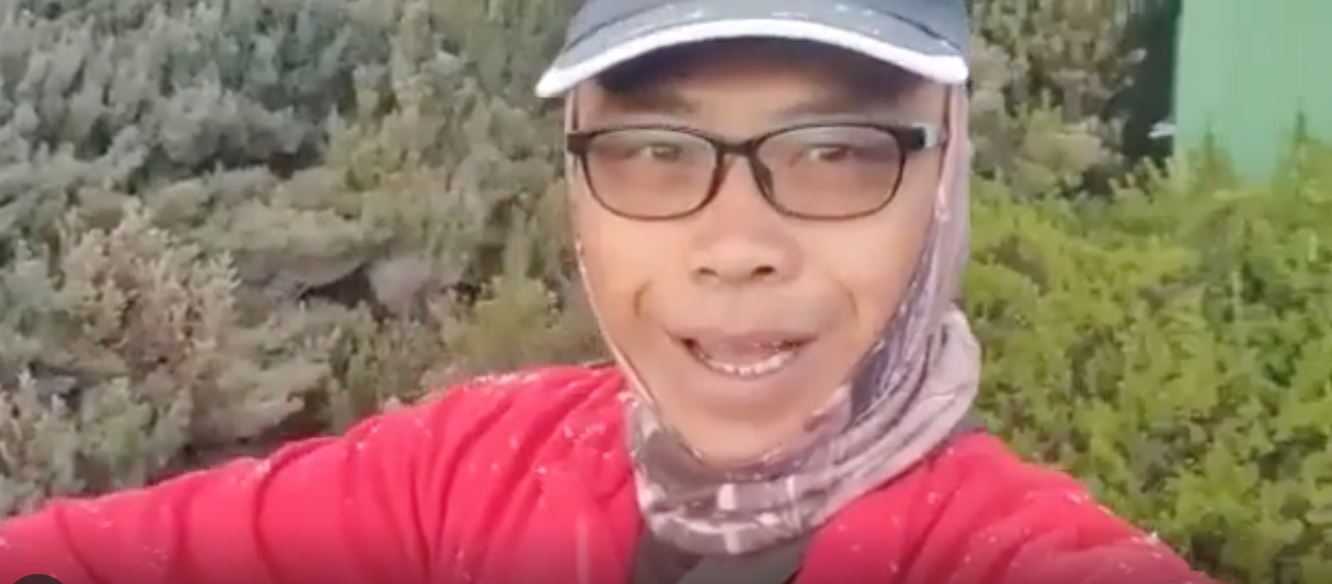 pendaki terkejut fenomena salji turun di gunung kinabalu terjadi depan mata