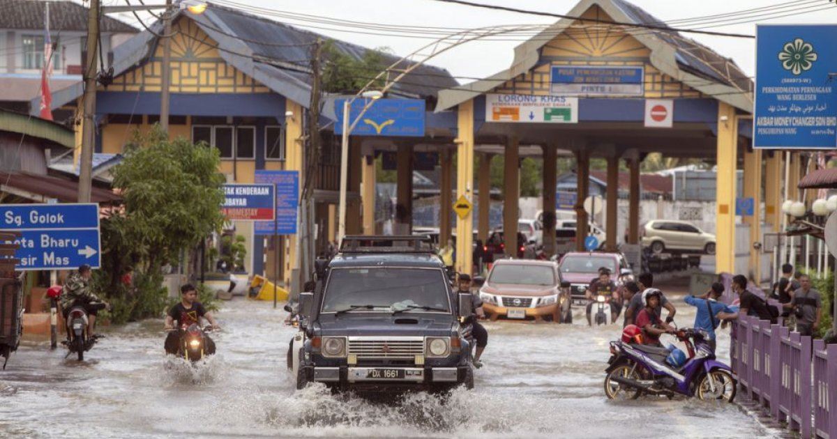 number of flood evacuees in terengganu and kelantan has risen