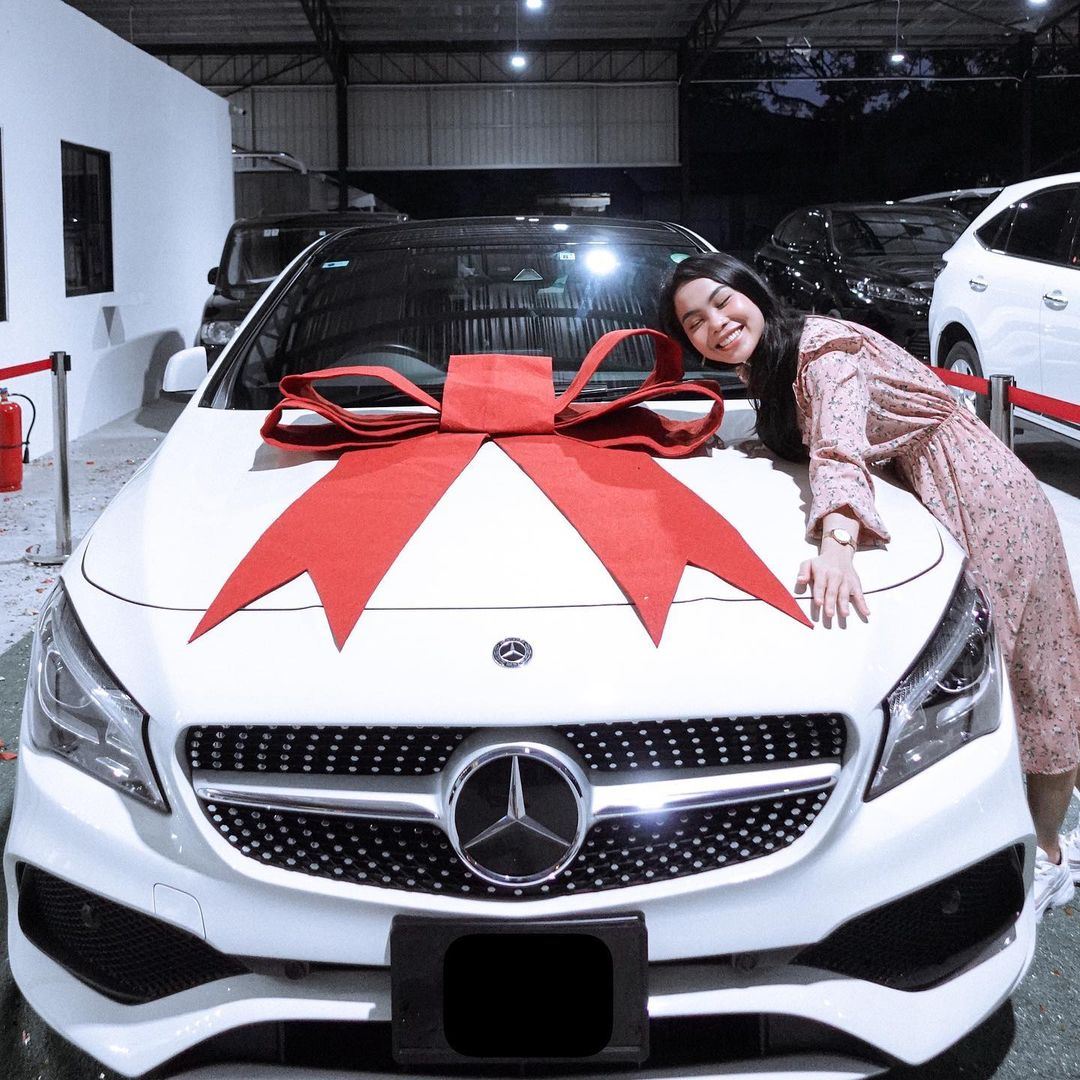 wani kayrie terharu usaha berhasil, dapat beli kereta mewah bernilai rm192,000 - “hasil titik peluh kerja pagi balik pagi”