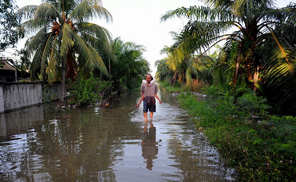 high tide phenomenon expected to hit malaysia in january & february