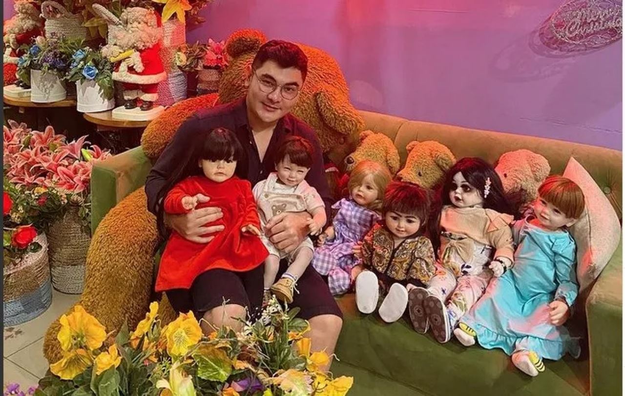 selebriti ini cari pengasuh jaga patung puaka, gaji 10 juta rupiah