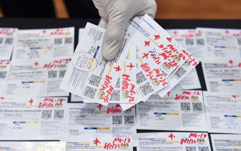 terengganu police arrests doctor who allegedly issued fake vaccination certification
