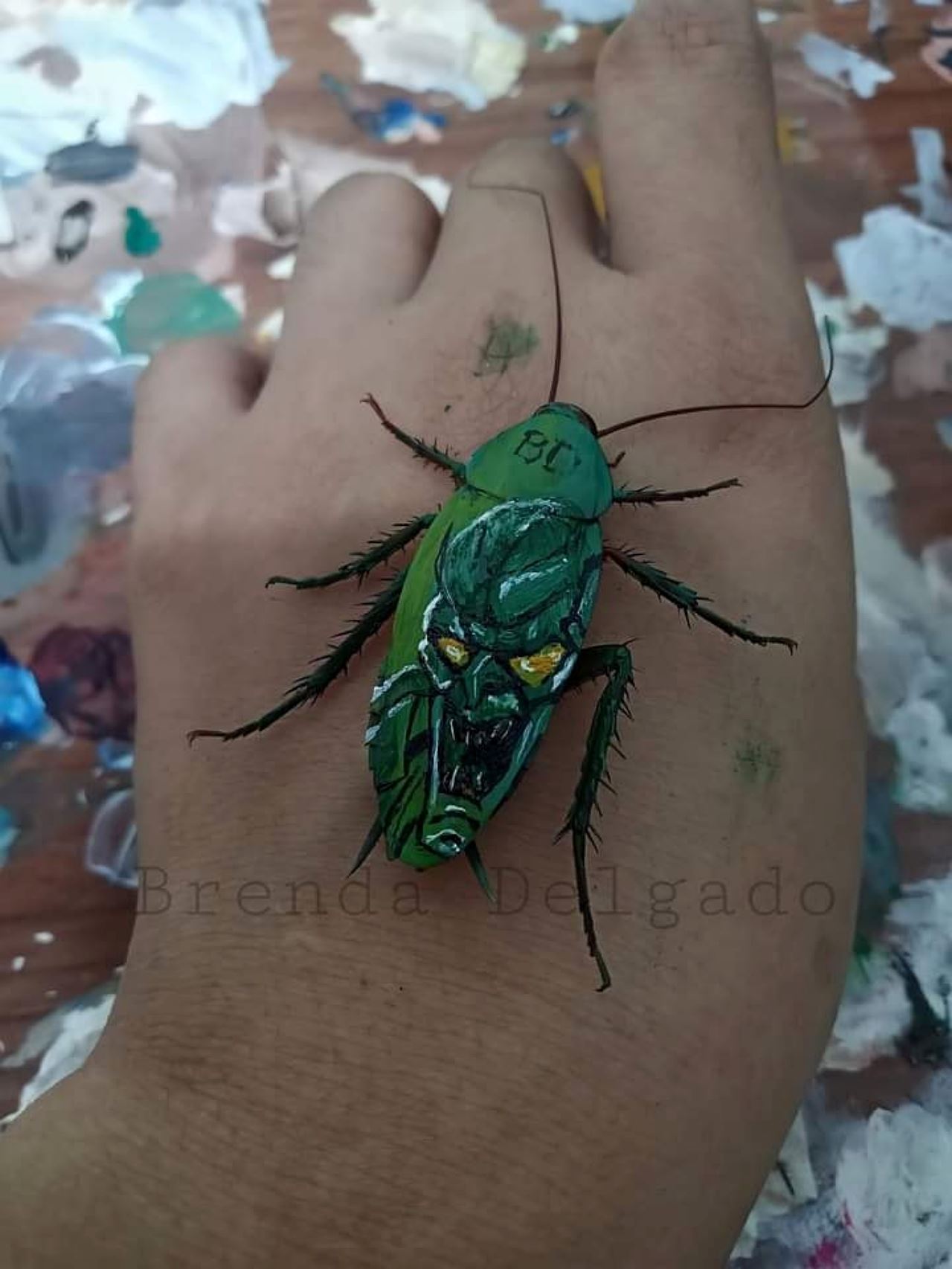 kreatif ke? wanita jadikan lipas mati tempat berkarya