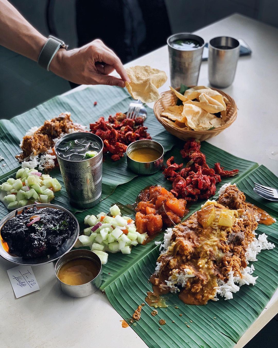 enjoy tasty banana leaf rice around selangor!