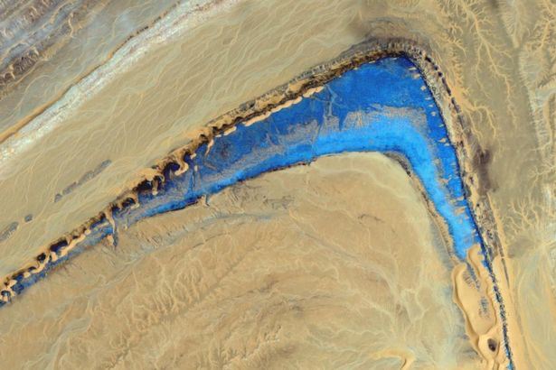 penemuan kawasan pasir biru di gurun sahara mengejutkan ramai