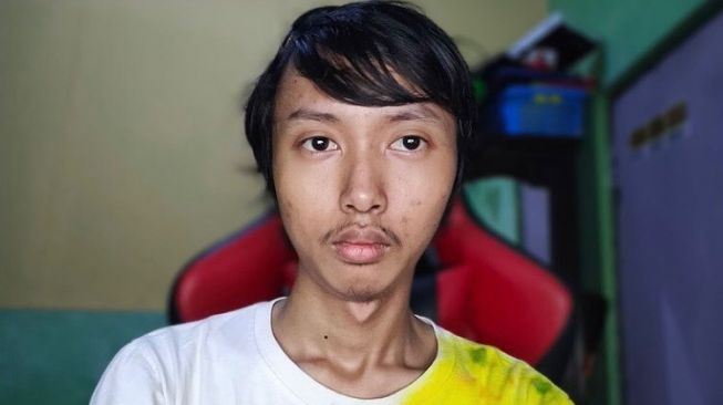 indonesian college student sells selfies as nfts now worth us$1 million!