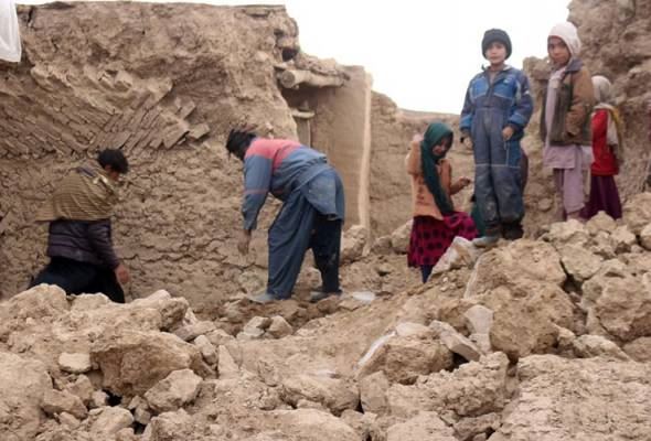 26 maut, 800 rumah musnah gempa bumi landa afghanistan