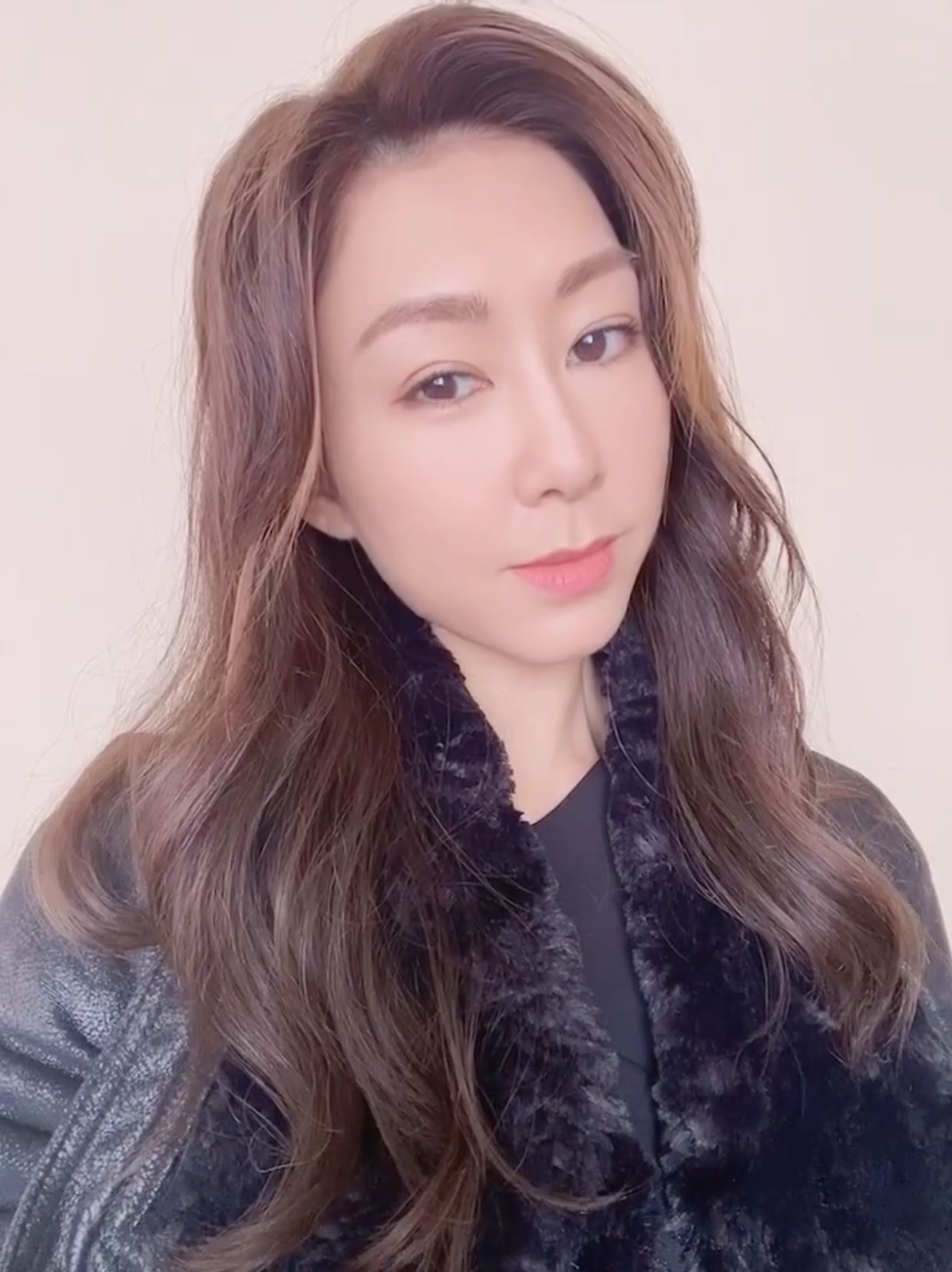 久违的长发造型❗️胡定欣新剧《破毒强人》造型曝光❤️