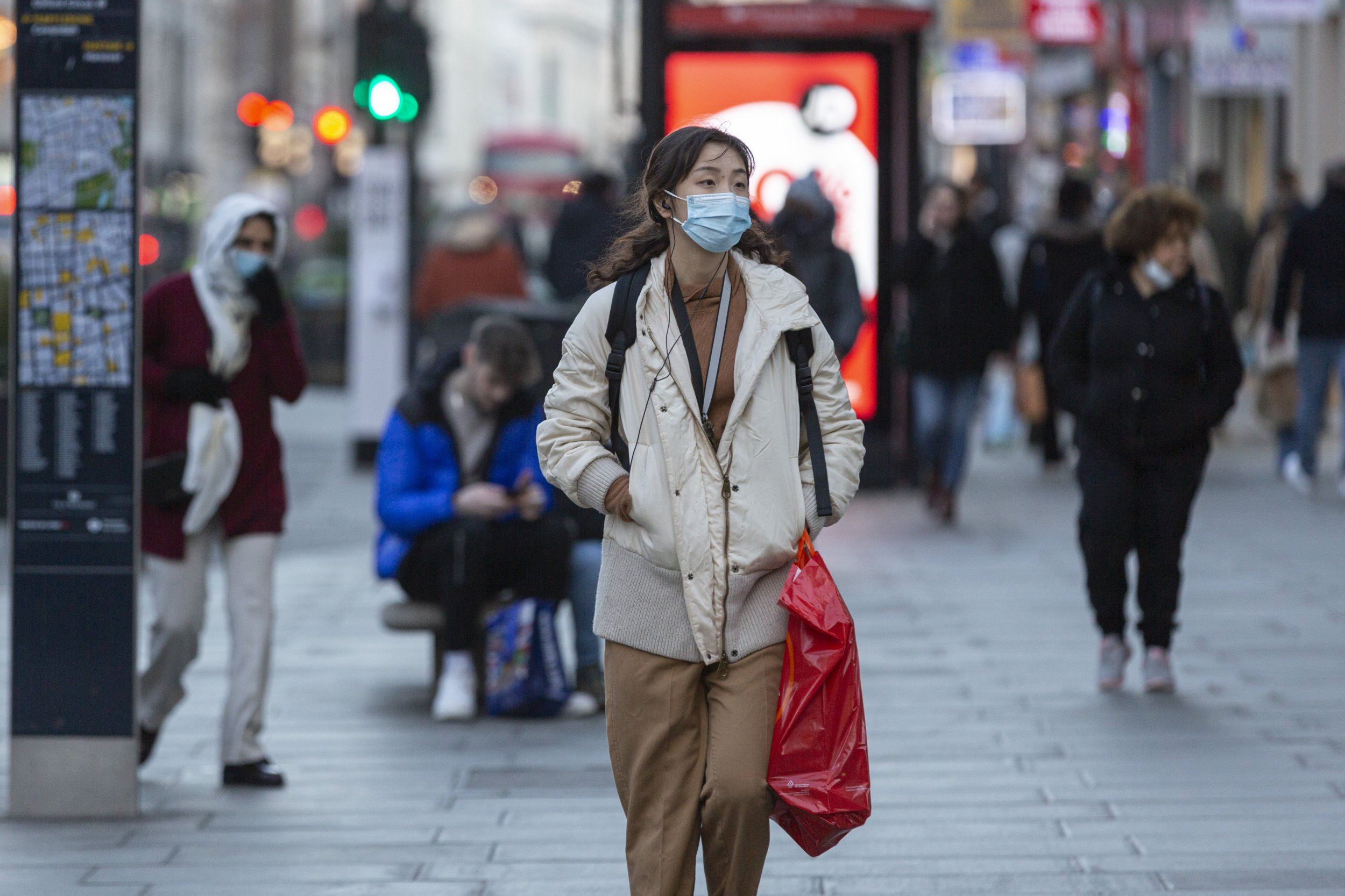 pekerja di uk tidak lagi perlu pakai pelitup muka