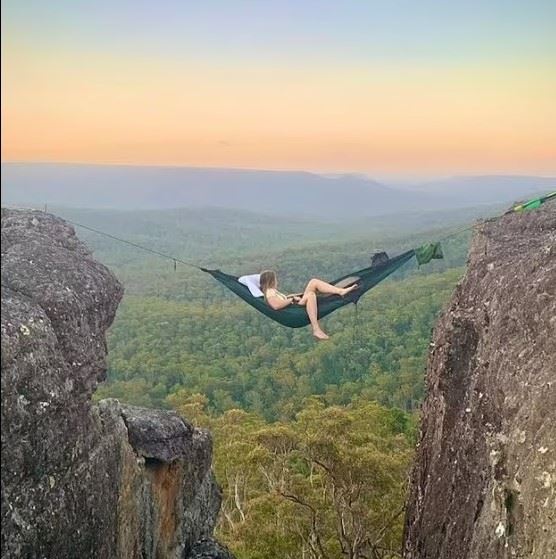 dua beradik cabar diri tidur atas buaian setinggi 21 meter di udara