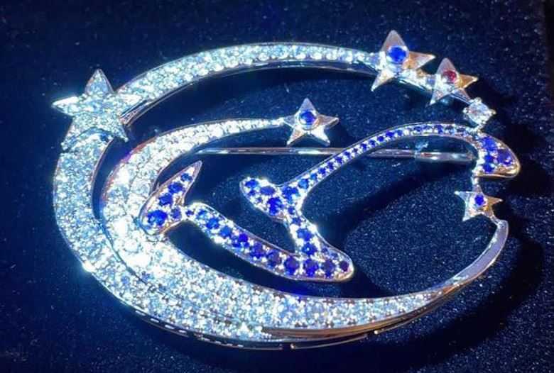 李佳芯有男朋友了❓有钻石心口针做订情礼物❤️