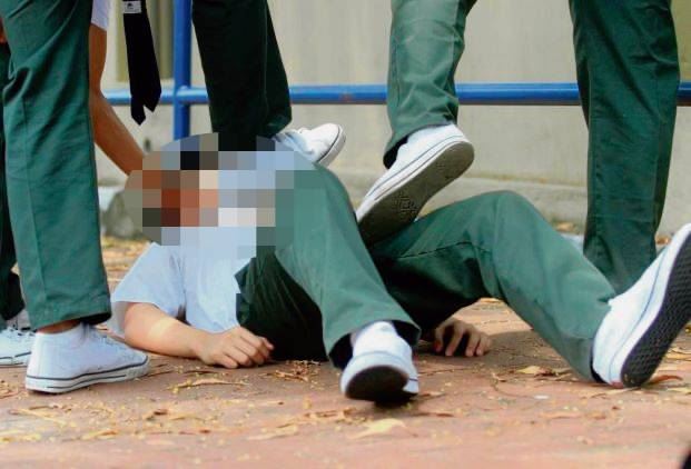 pelajar ‘junior’ cedera dipukul 10 ‘senior’, tak puas hati sebab suka perempuan sama