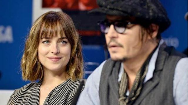 dakota johnson buka mulut tentang video tular dengan johny depp