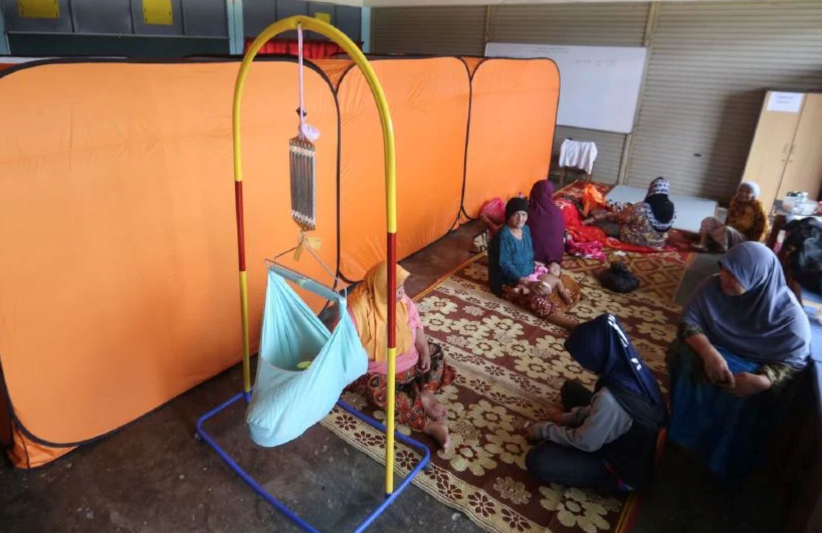 over 400 flood victims in kedah safely evacuated to relief centers