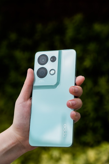 Dua warna premium OPPO Reno8 Pro 5G