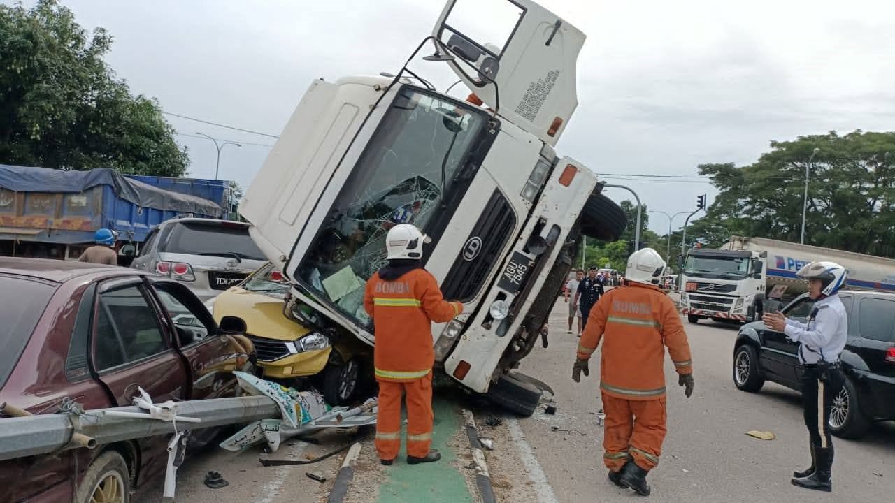 one dead, several injured in 29 vehicle pile-up