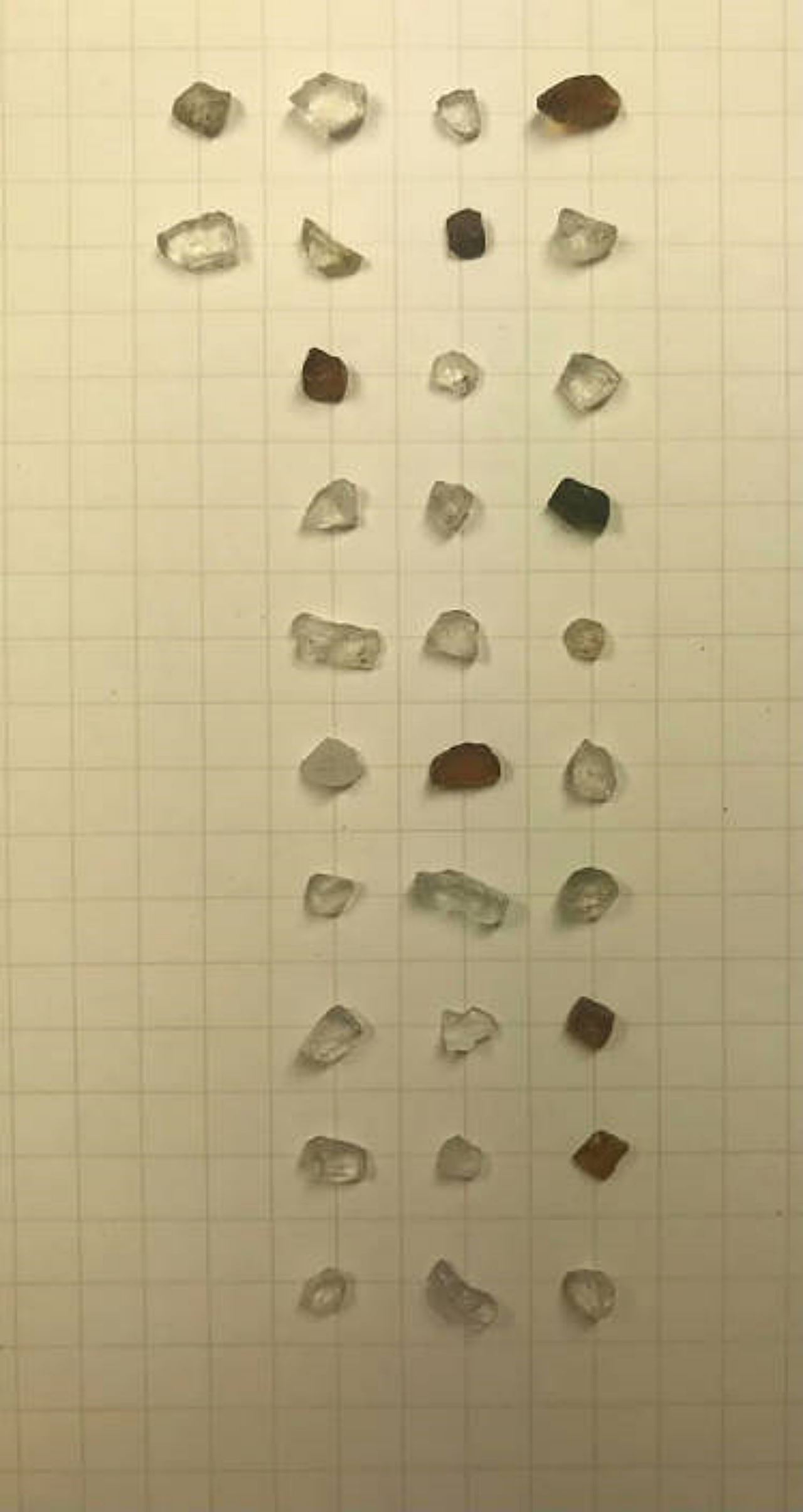 hobi aneh, lelaki ini kumpul batu celah kasut selama setahun