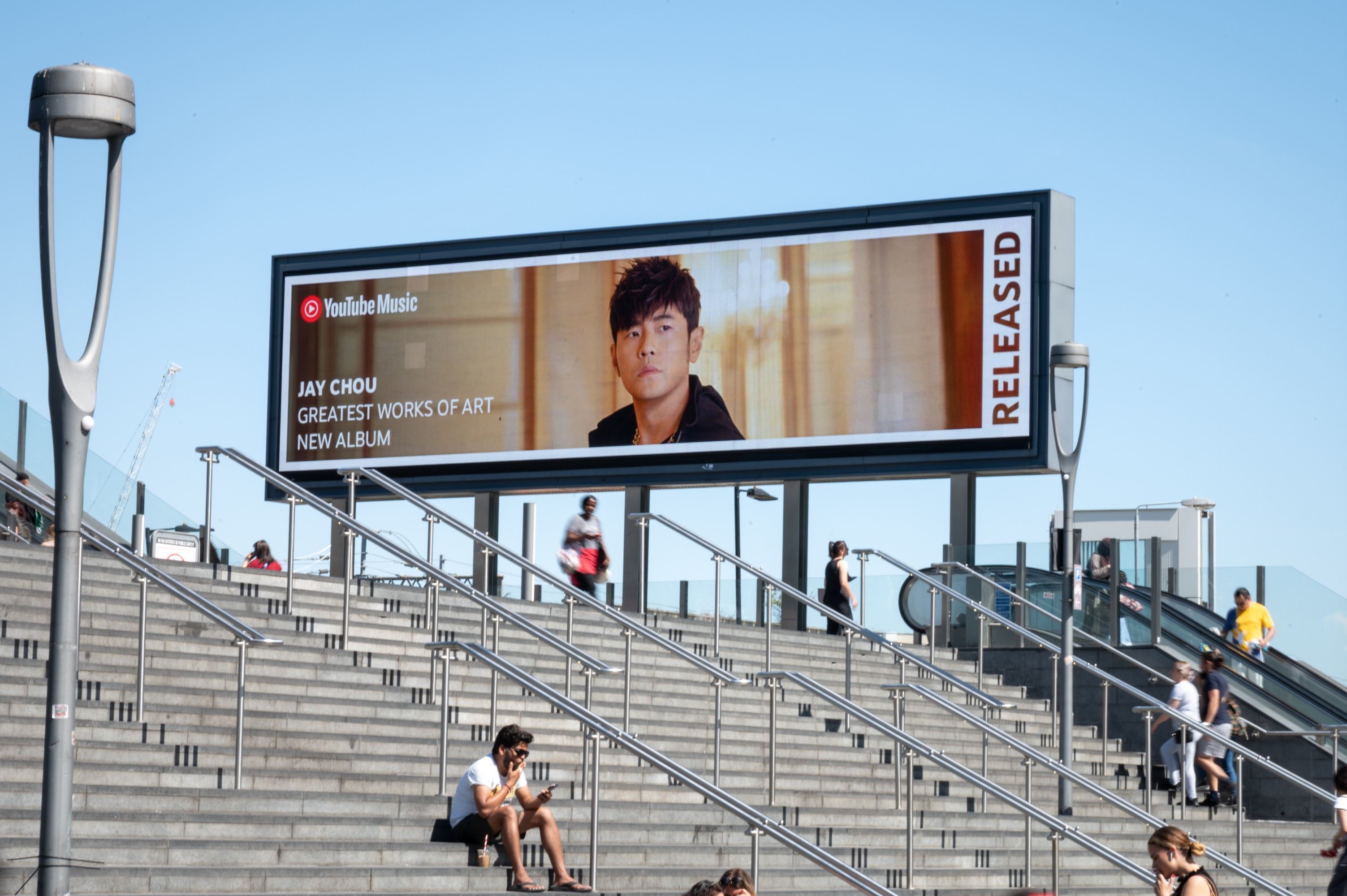 🌟全球8个城市都看见周杰伦巨型看板❗️全球乐迷开心：哪里都是你❤️