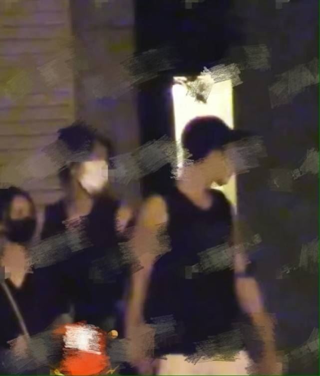 【娱乐】井柏然刘雯恋情实锤？女方疑似晒图官宣恋情！