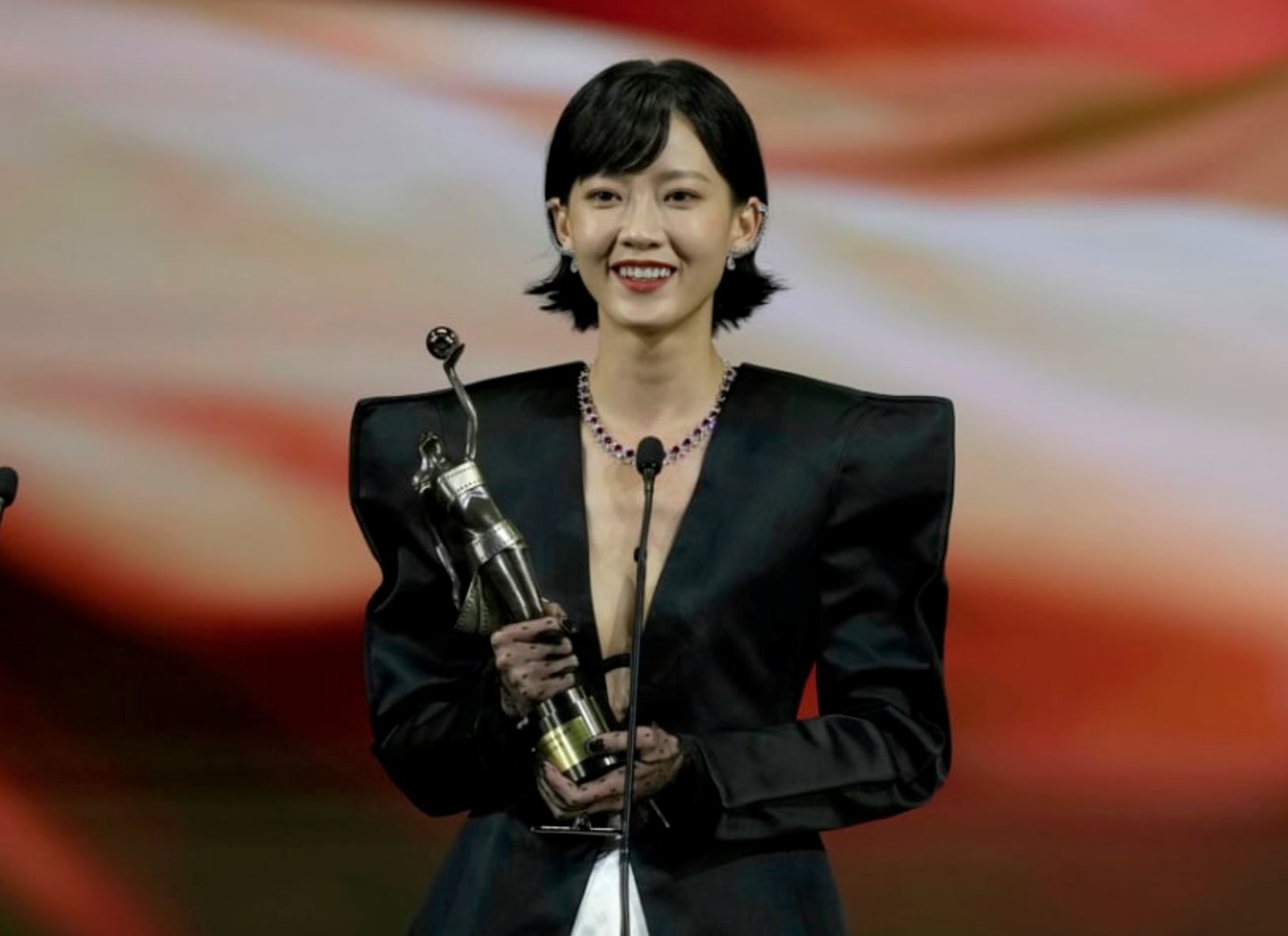 malaysian-born actress, fish liew wins “best supporting actress” at hong kong film awards!