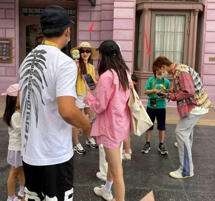 📸️环球影城游玩被偶遇❗️嗯哼长高很多越来越帅气🌟