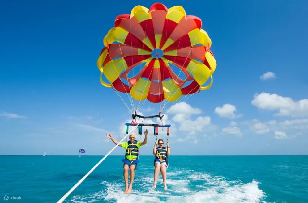 Parasailing water activities in Sapi and Manukan Islands