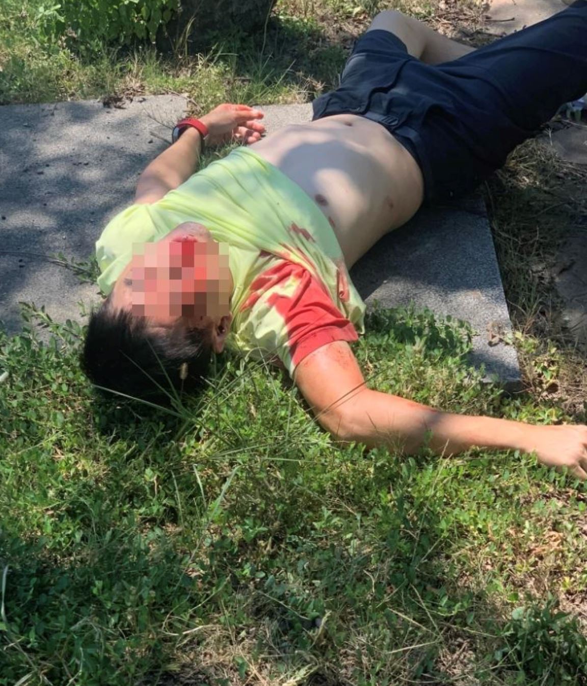 【快讯】传林志颖父子车祸自撞桥墩！满头鲜血被拖出车外！