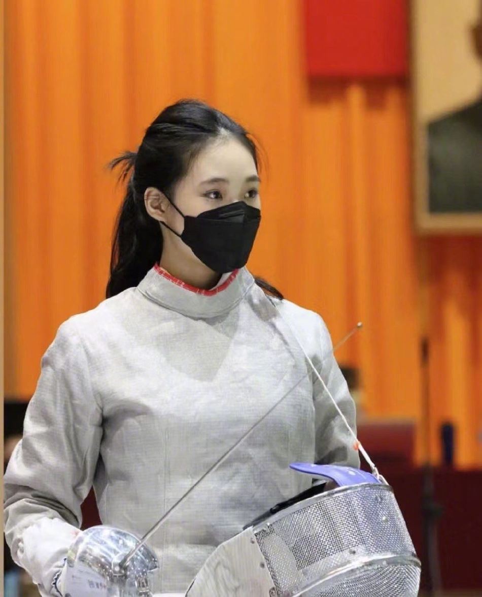 📸️小s二女儿击剑照曝光❗️颜值爆灯网友跪求出道🌟