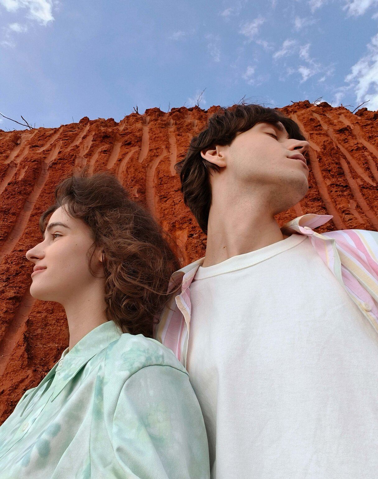 Ambil selfie dengan jarak dekat menggunakan OPPO Reno8 Pro 5G