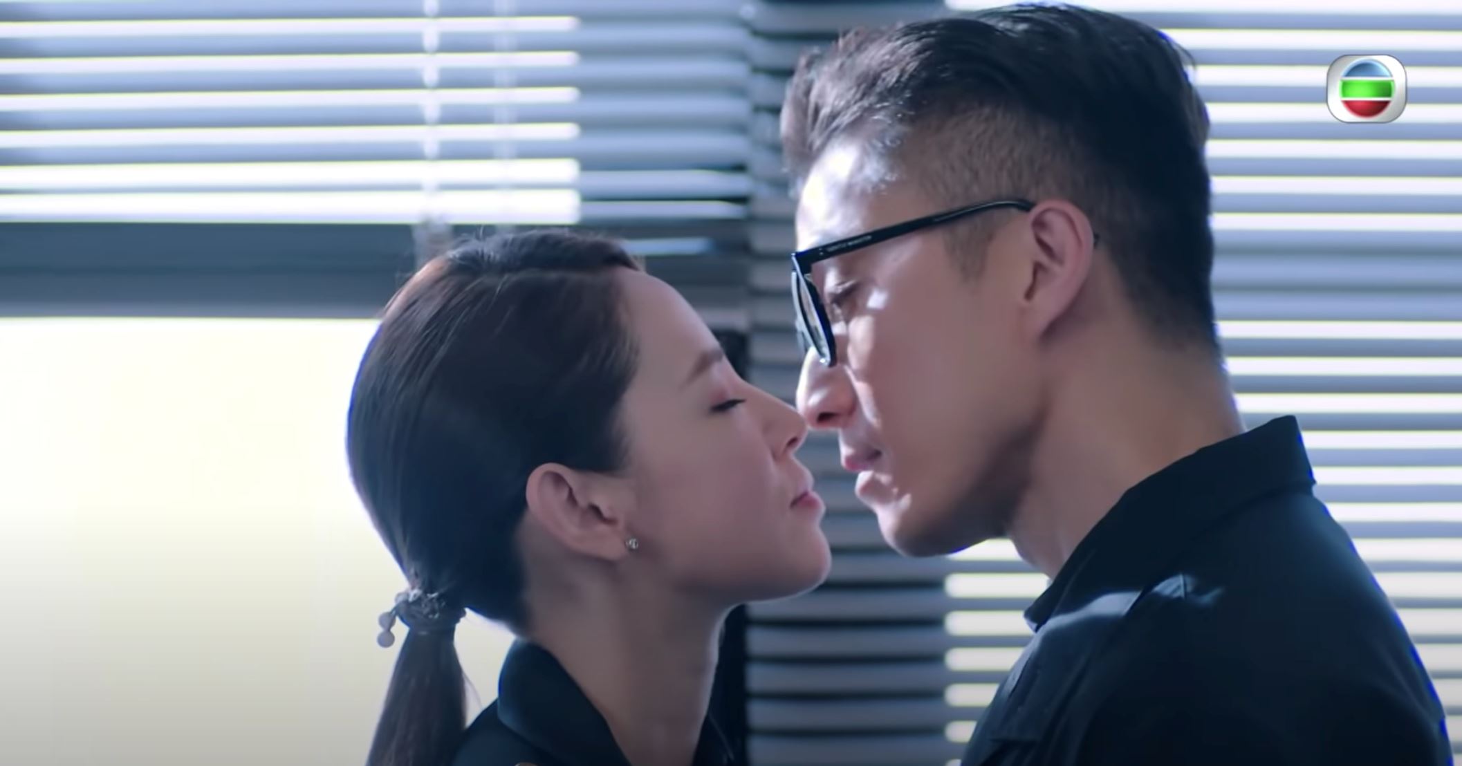 📺《十八年后》谭凯琪挑战做「出轨人妻」❗️原来是偷吃老公好友陈山聪💢