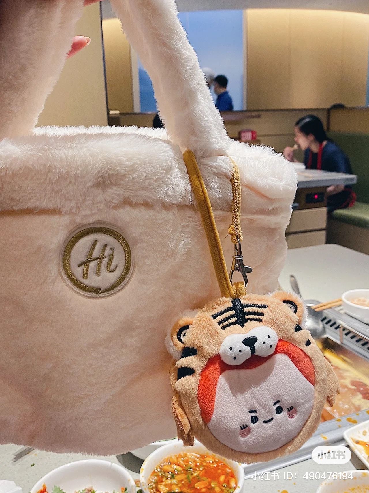 【趣闻】吃火锅也能免费拿包包？网友：限量提供先到先得！ 